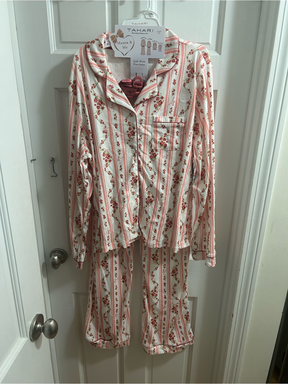 NWT Tahari holiday Pink Floral Mommy and Me set pajamas viral